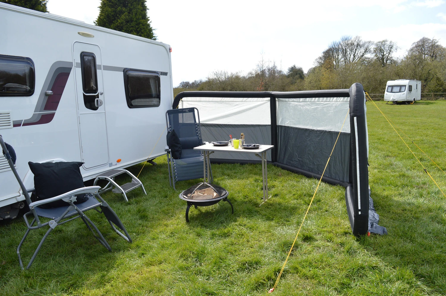 Maypole 3 Panel Windbreak Air (Single Point Inflation) 3 Maypole 3 Panel Windbreak Air (Single Point Inflation) - Image 3